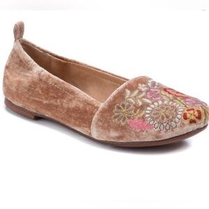 Latigo Gayla Size 11 Floral Embroidered Velvet Taupe Blush Flats
